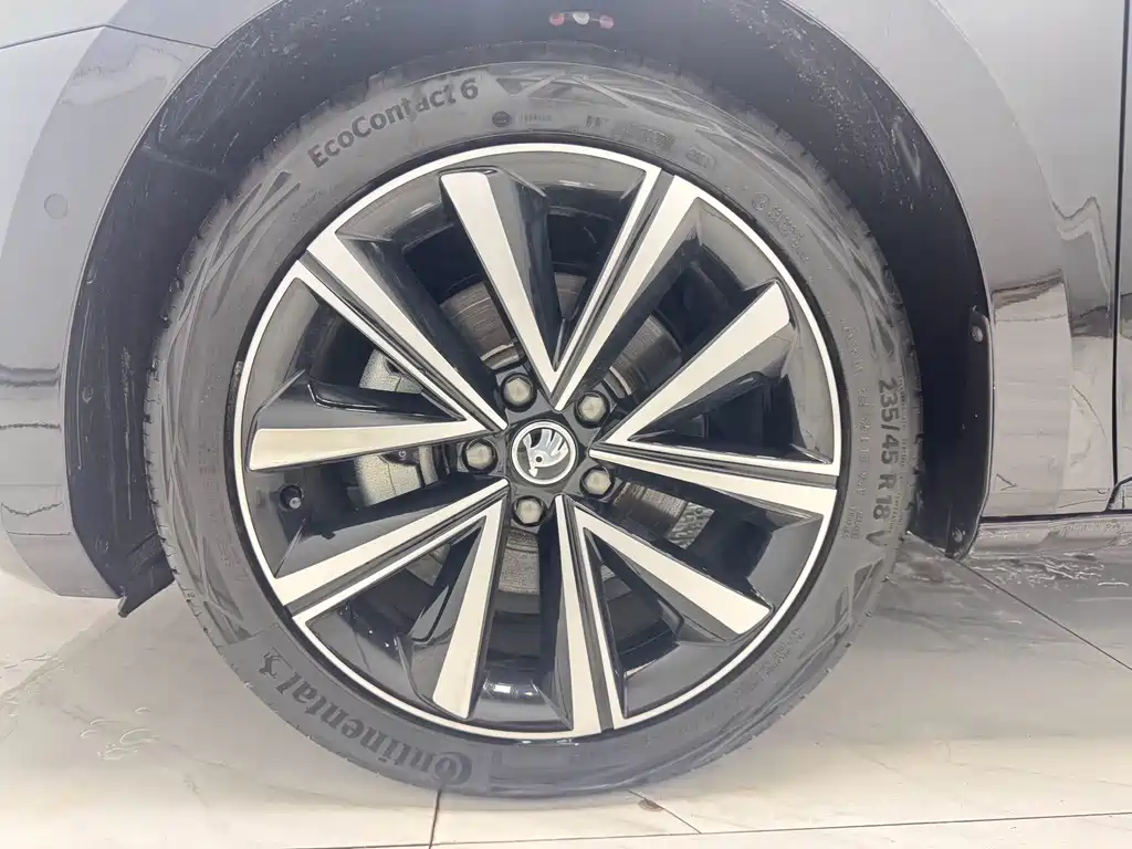 Skoda Superb — миниатюра 18