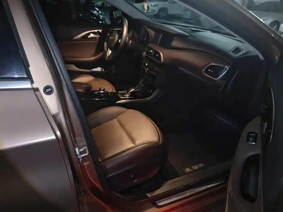 Infiniti QX30 — миниатюра 8