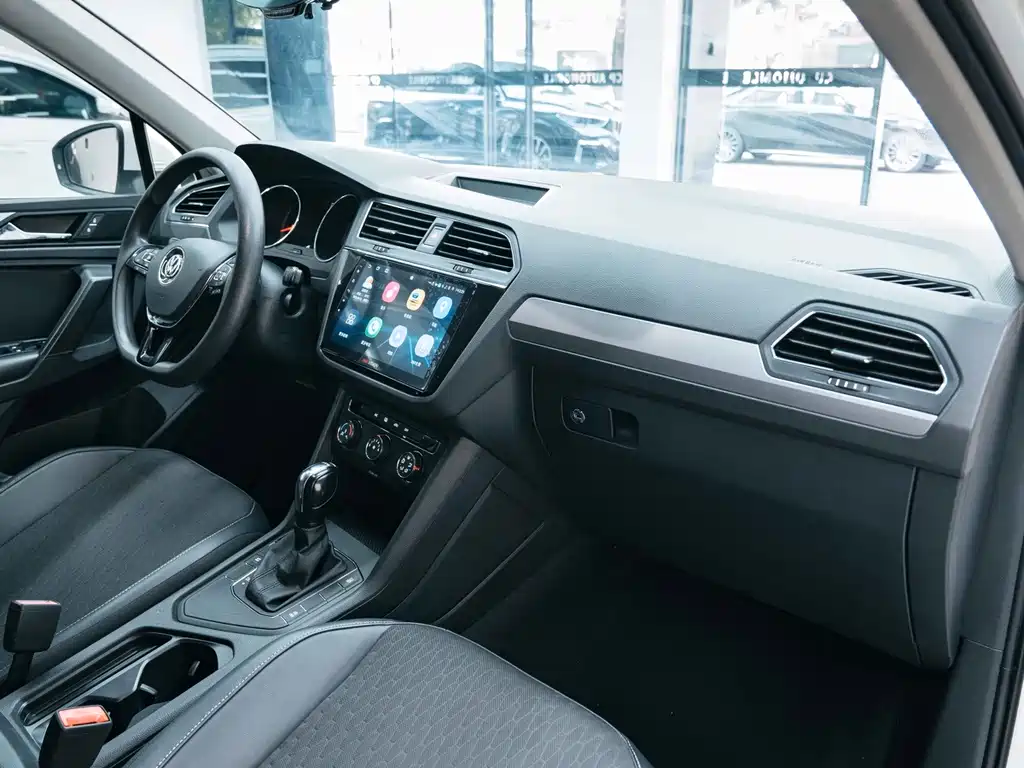 Volkswagen Tiguan L — миниатюра 17