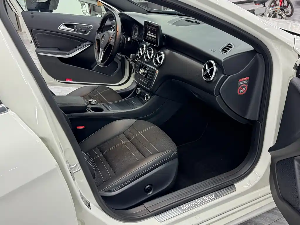 Mercedes-Benz A-Class (Import) — миниатюра 10