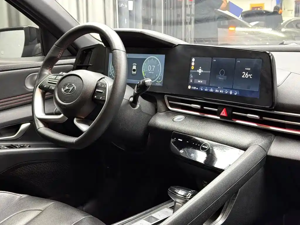 Hyundai Elantra — миниатюра 10