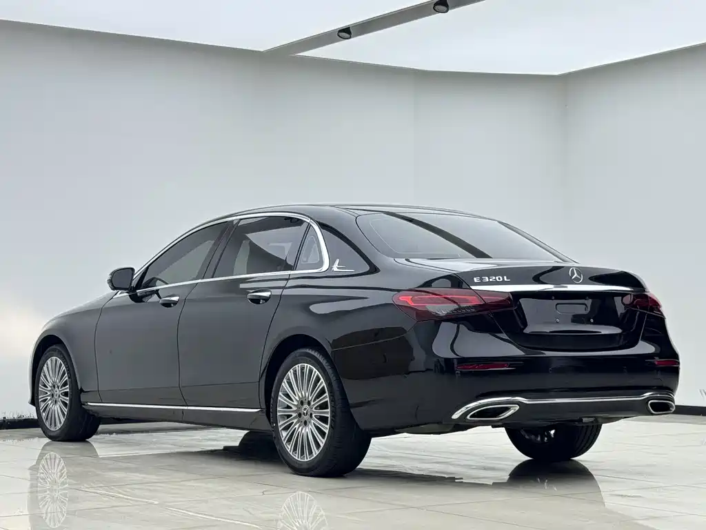 Mercedes-Benz E-Class — миниатюра 12
