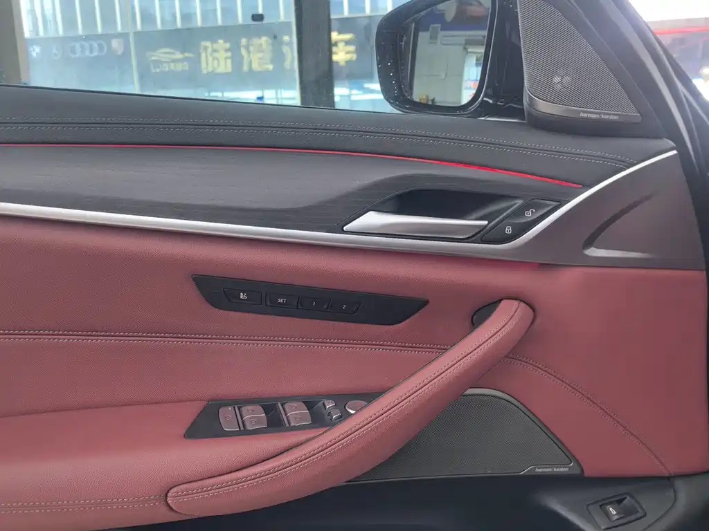 BMW 5 Series — миниатюра 10