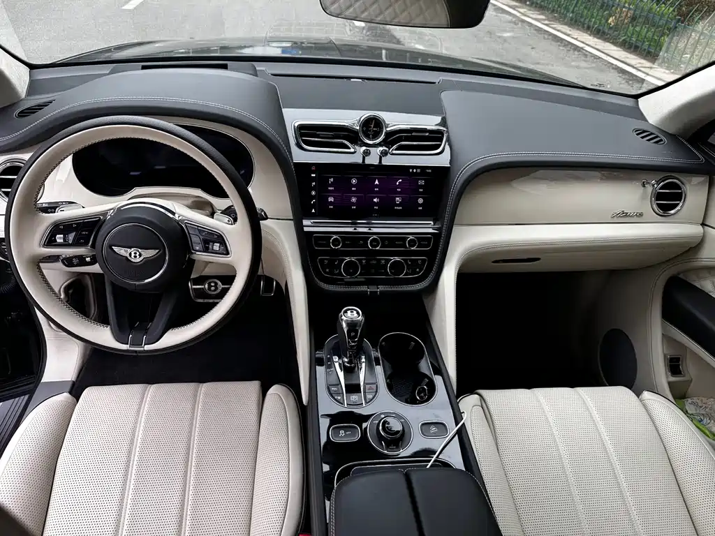 Bentley Bentayga PHEV — миниатюра 7