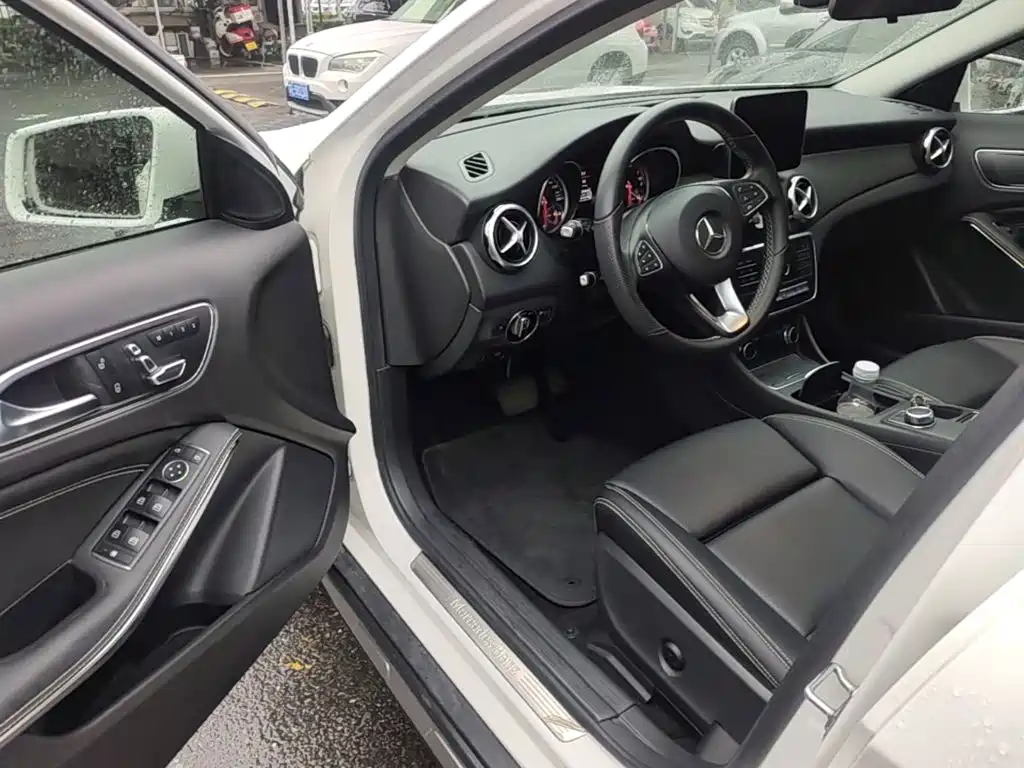 Mercedes-Benz GLA — миниатюра 16