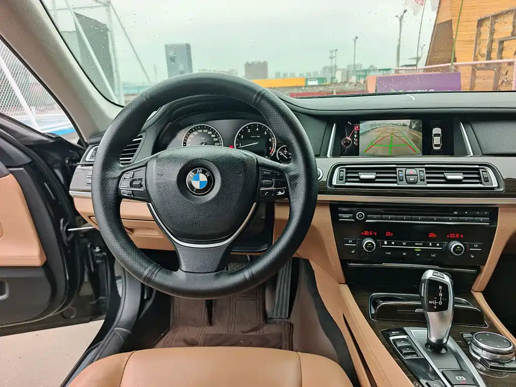BMW 7 Series — миниатюра 13
