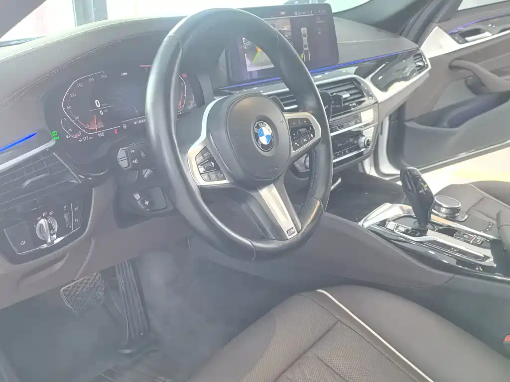 BMW 5 Series — миниатюра 17