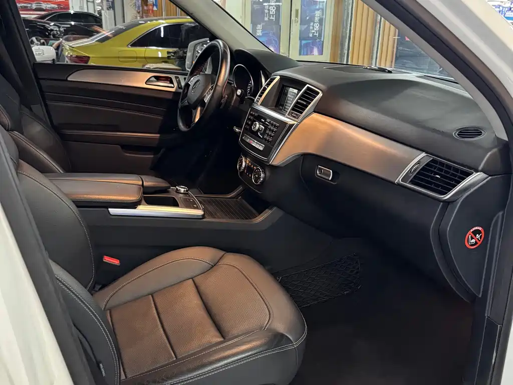 Mercedes-Benz M-Class — миниатюра 11