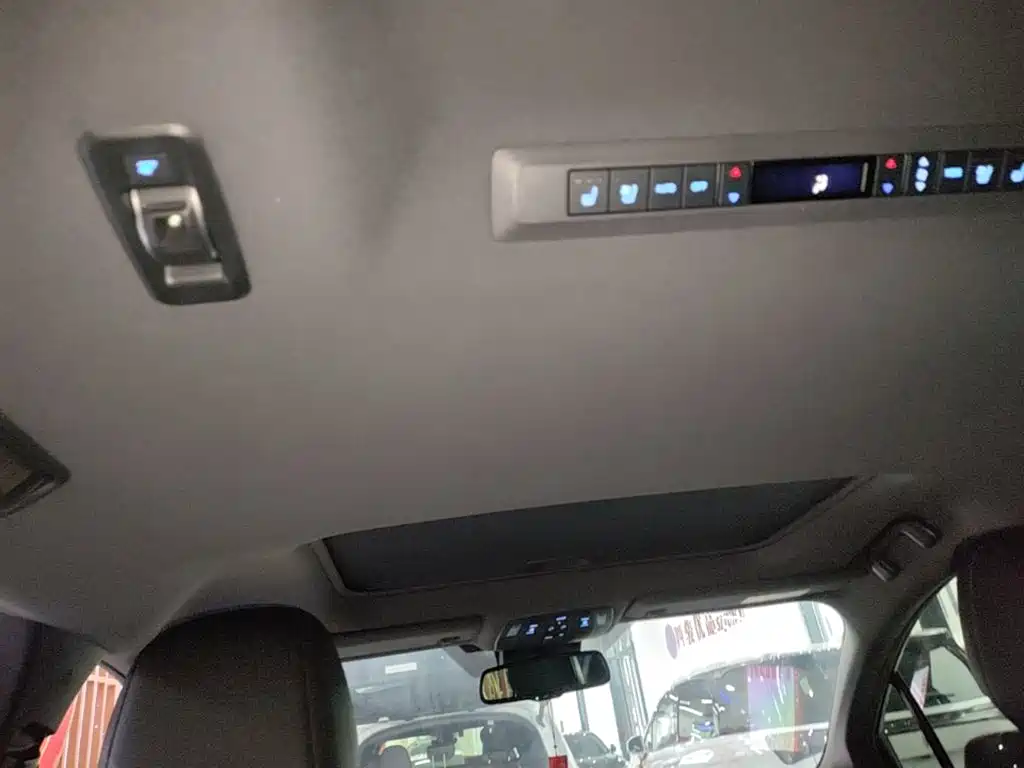 Toyota Sienna — миниатюра 18