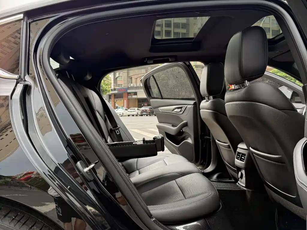 Cadillac CT5 — миниатюра 23