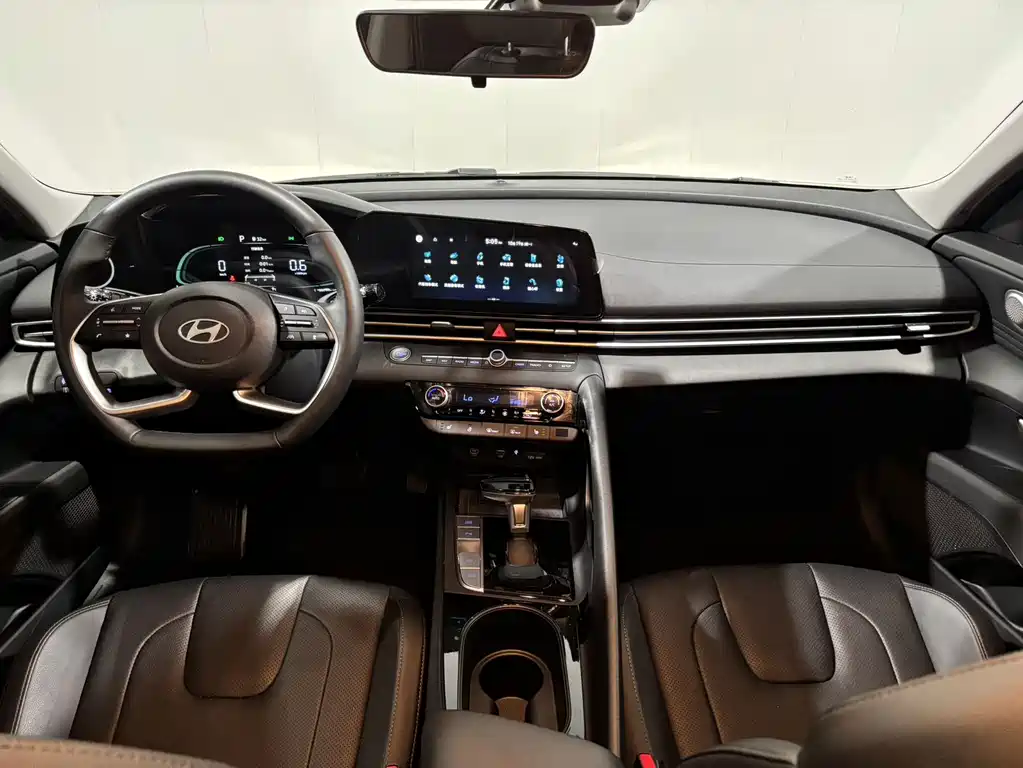 Hyundai Elantra — миниатюра 10