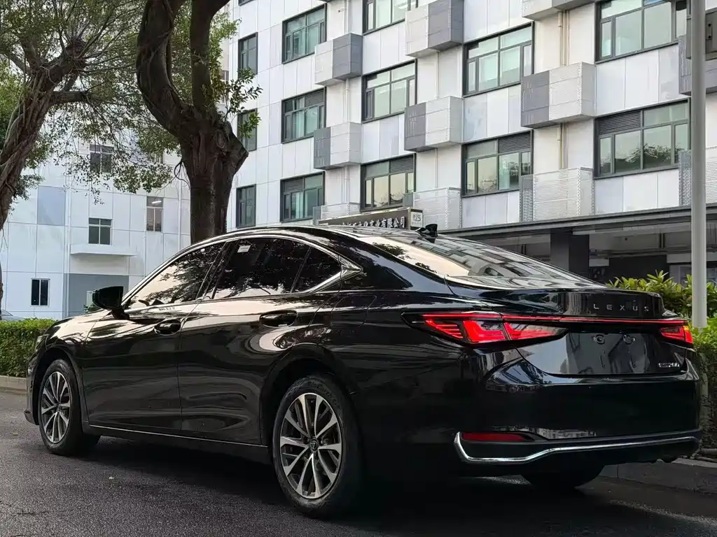Lexus ES — миниатюра 9