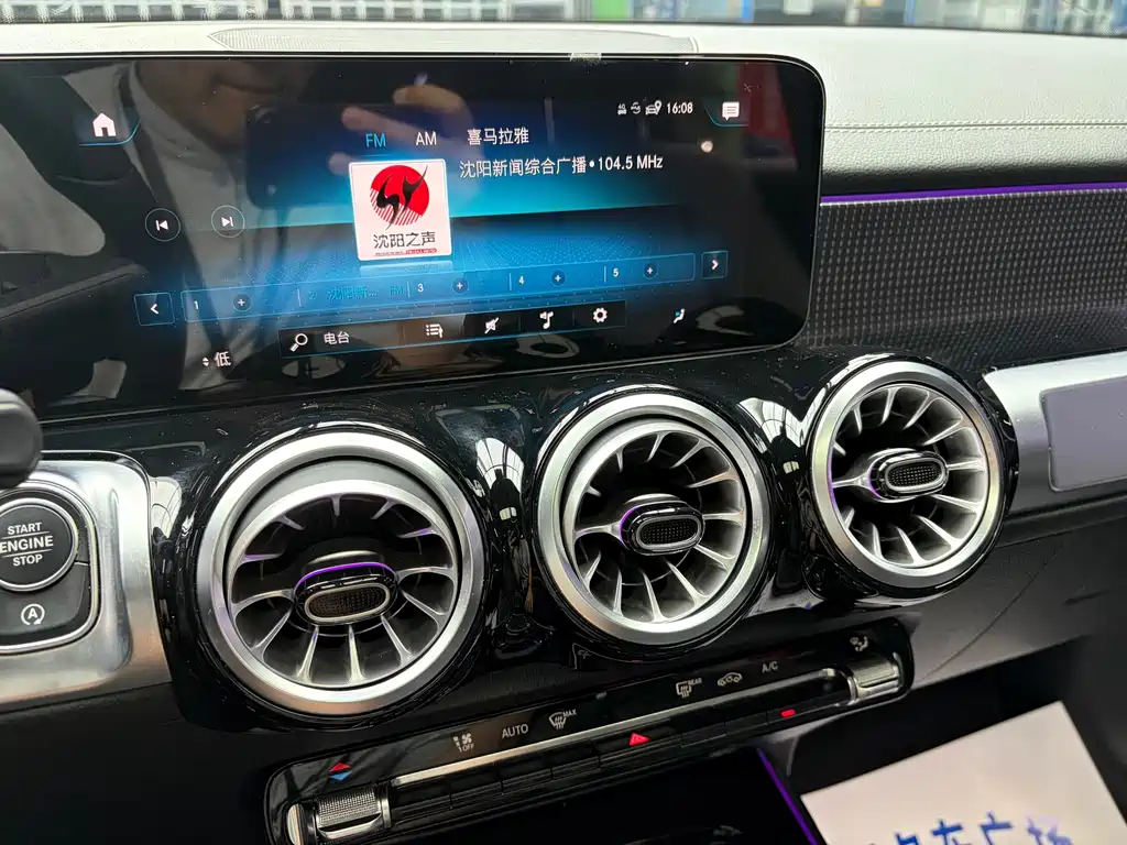 Mercedes-Benz GLB — миниатюра 11