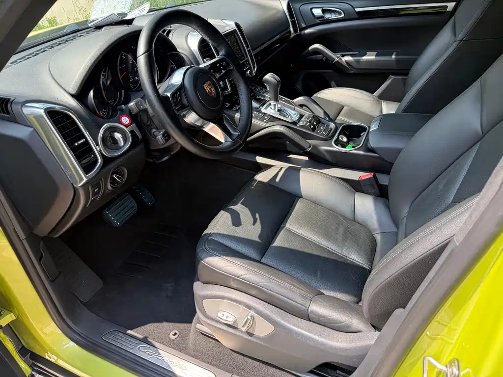 Porsche Cayenne — миниатюра 6