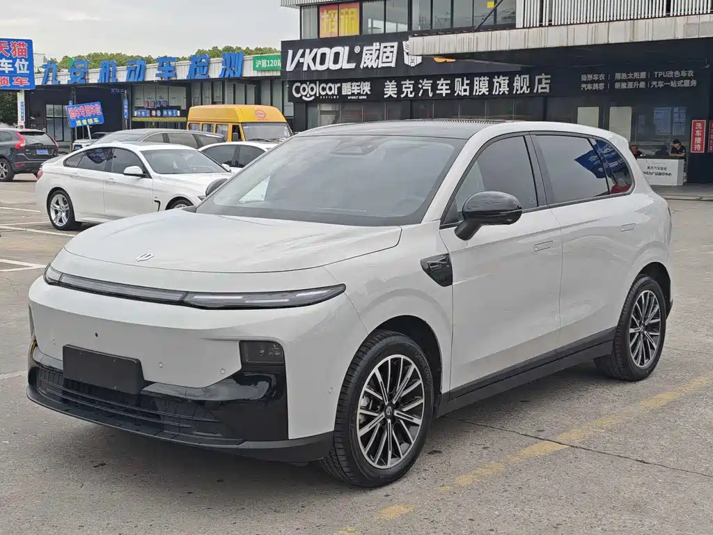 Leapmotor B10