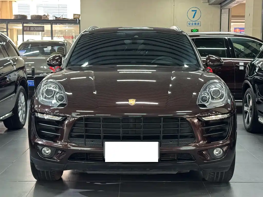 PORSCHE MACAN