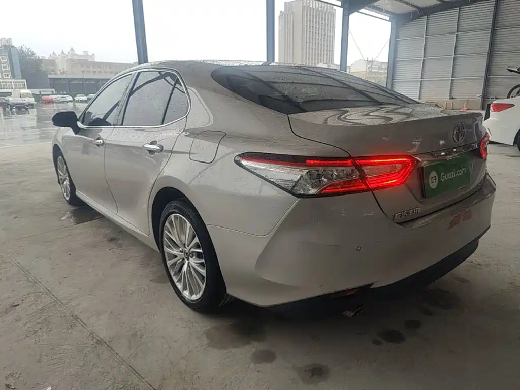 Toyota Camry — миниатюра 5