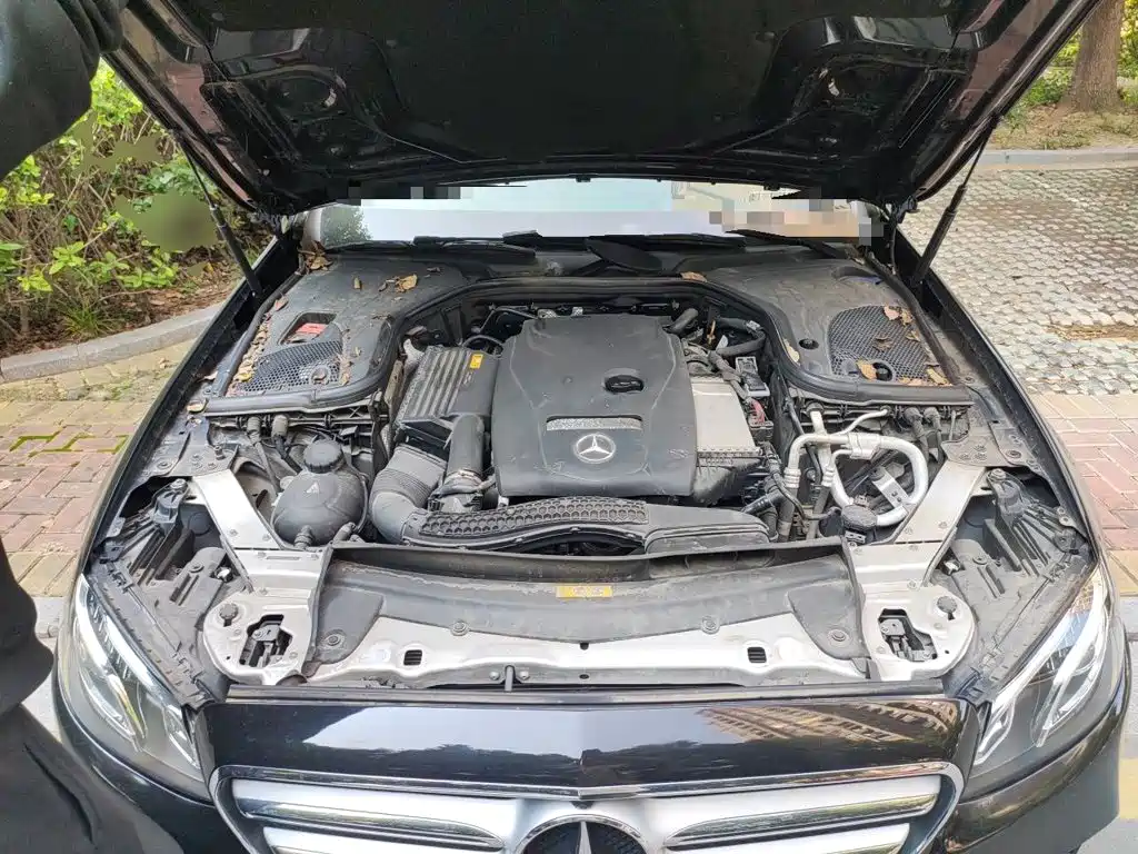 Mercedes-Benz E-Class — миниатюра 11