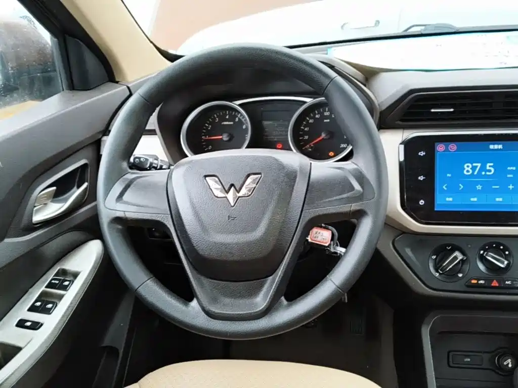 Wuling Hongguang — миниатюра 11
