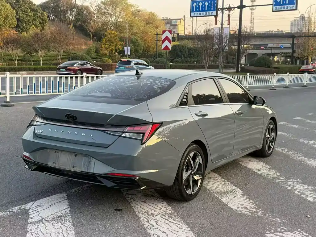Hyundai Elantra — миниатюра 9