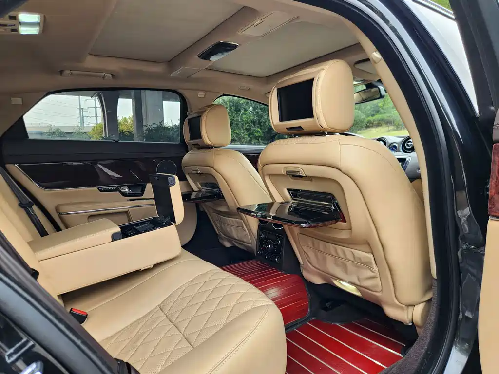 Jaguar XJ — миниатюра 14