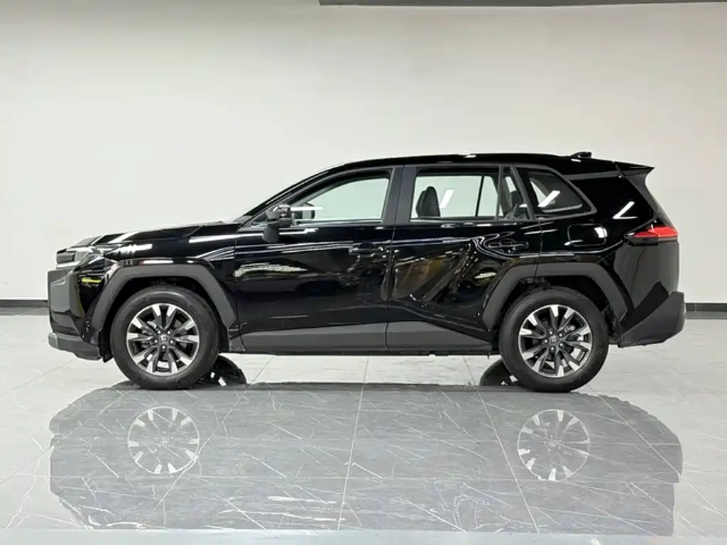 Toyota RAV4 — миниатюра 3