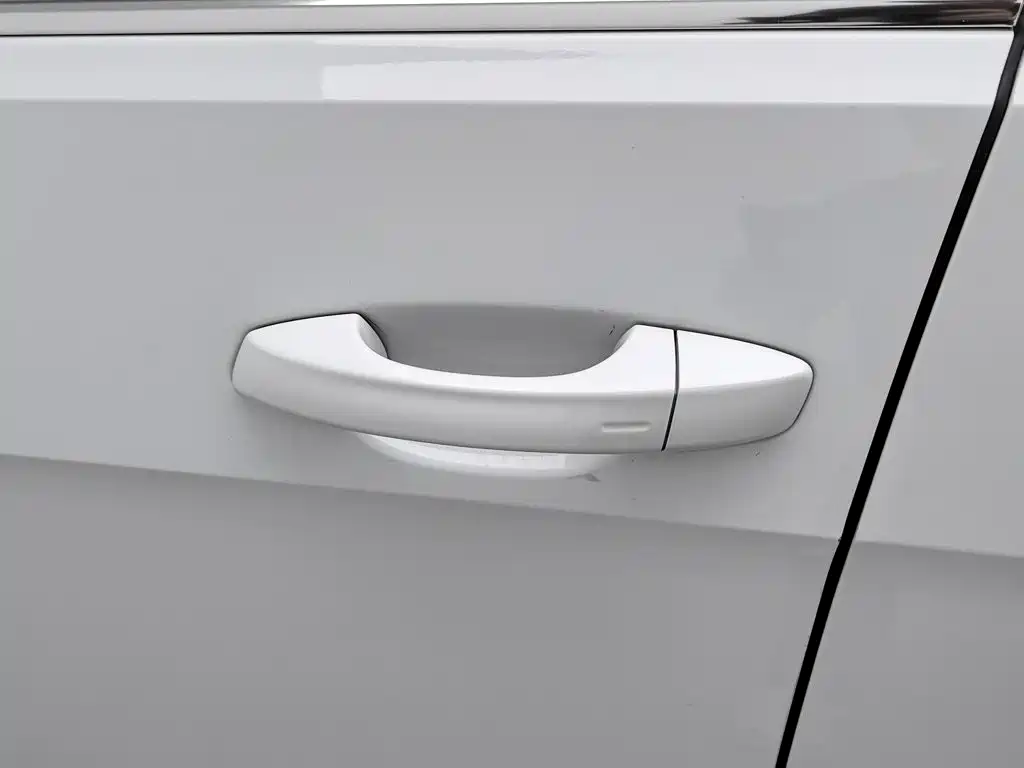 Volkswagen Golf EV — миниатюра 18