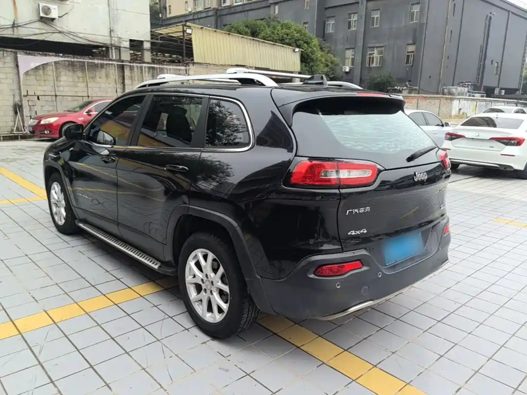 Jeep Cherokee — миниатюра 5