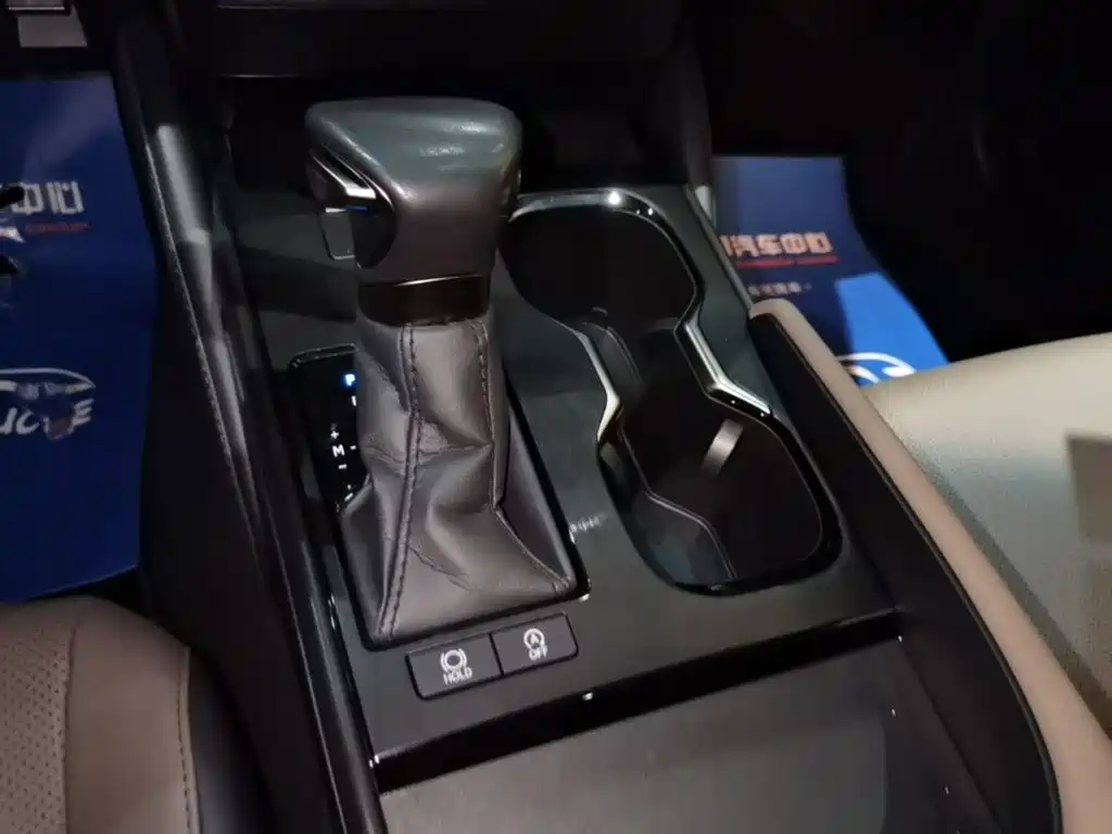 Lexus ES — миниатюра 14