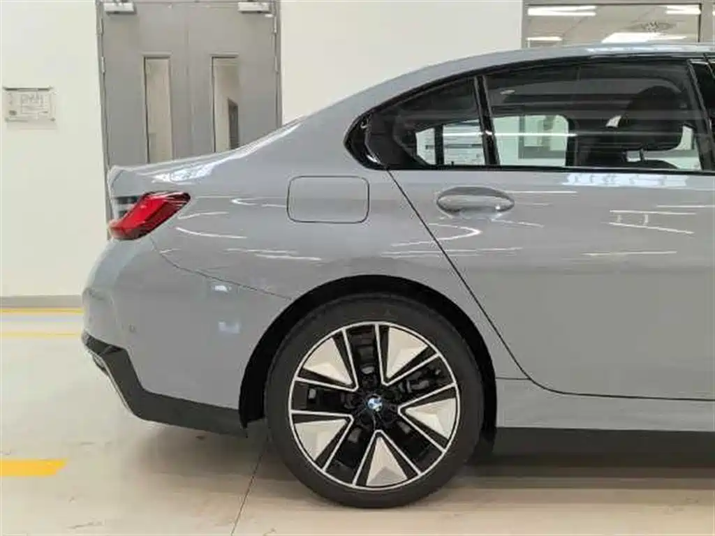 BMW i3 2026 eDrive 40 L