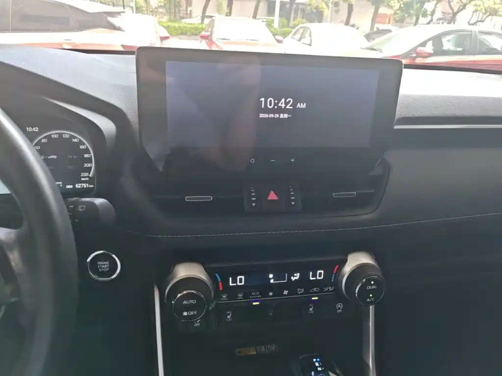 Toyota RAV4 — миниатюра 13