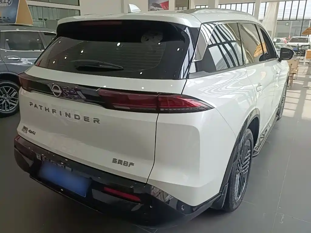 Nissan Teramont — миниатюра 7