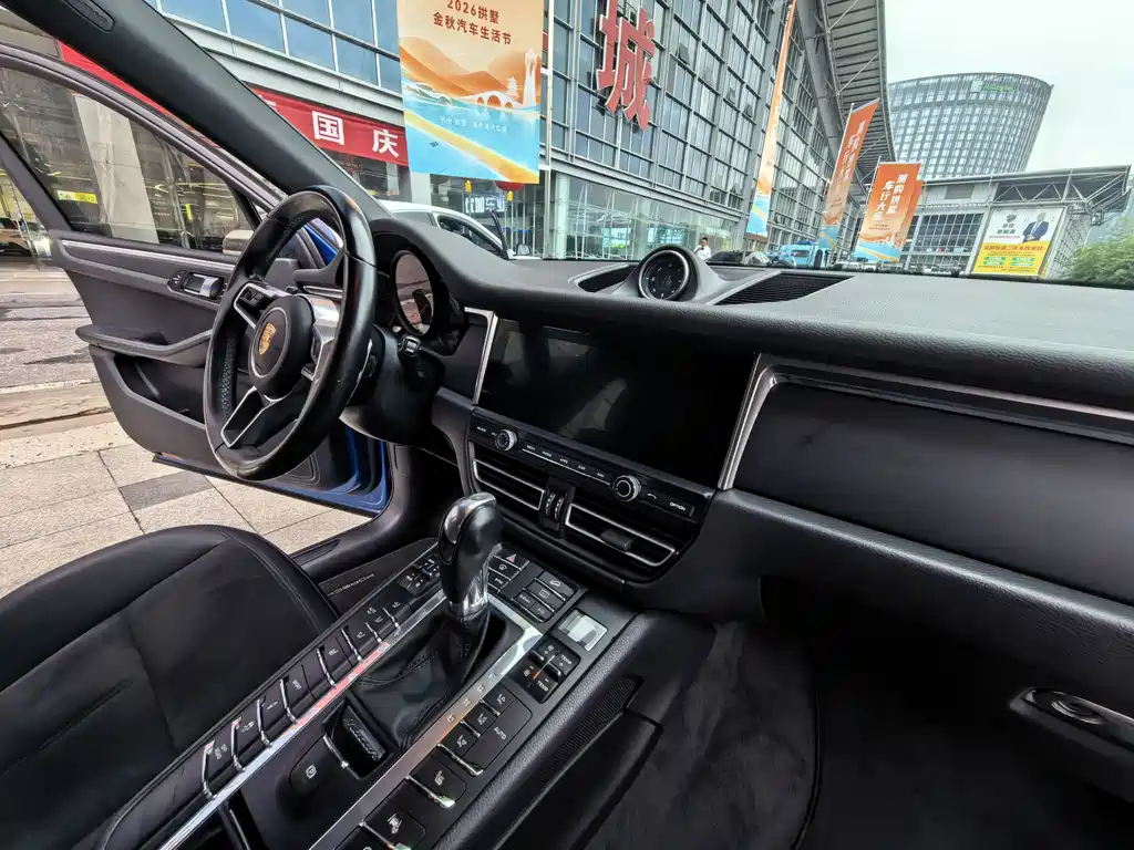 Porsche Macan — миниатюра 7