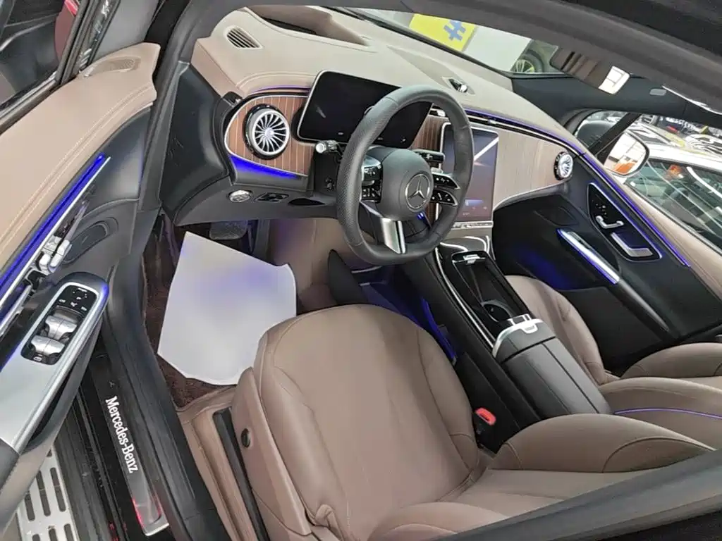 Mercedes-Benz EQE SUV — миниатюра 16