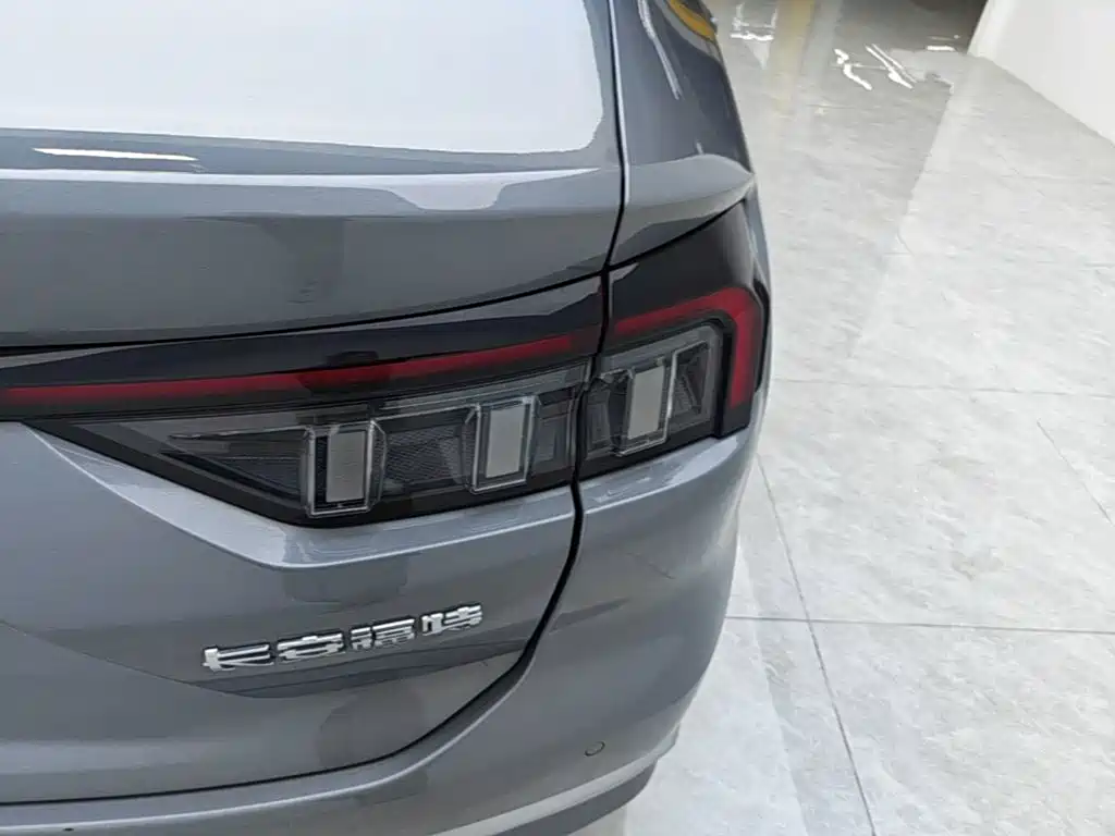 Ford Mondeo — миниатюра 8