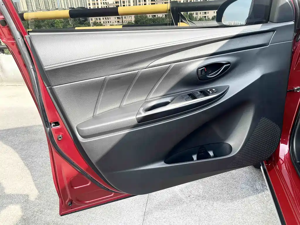 Toyota Yaris L — миниатюра 7