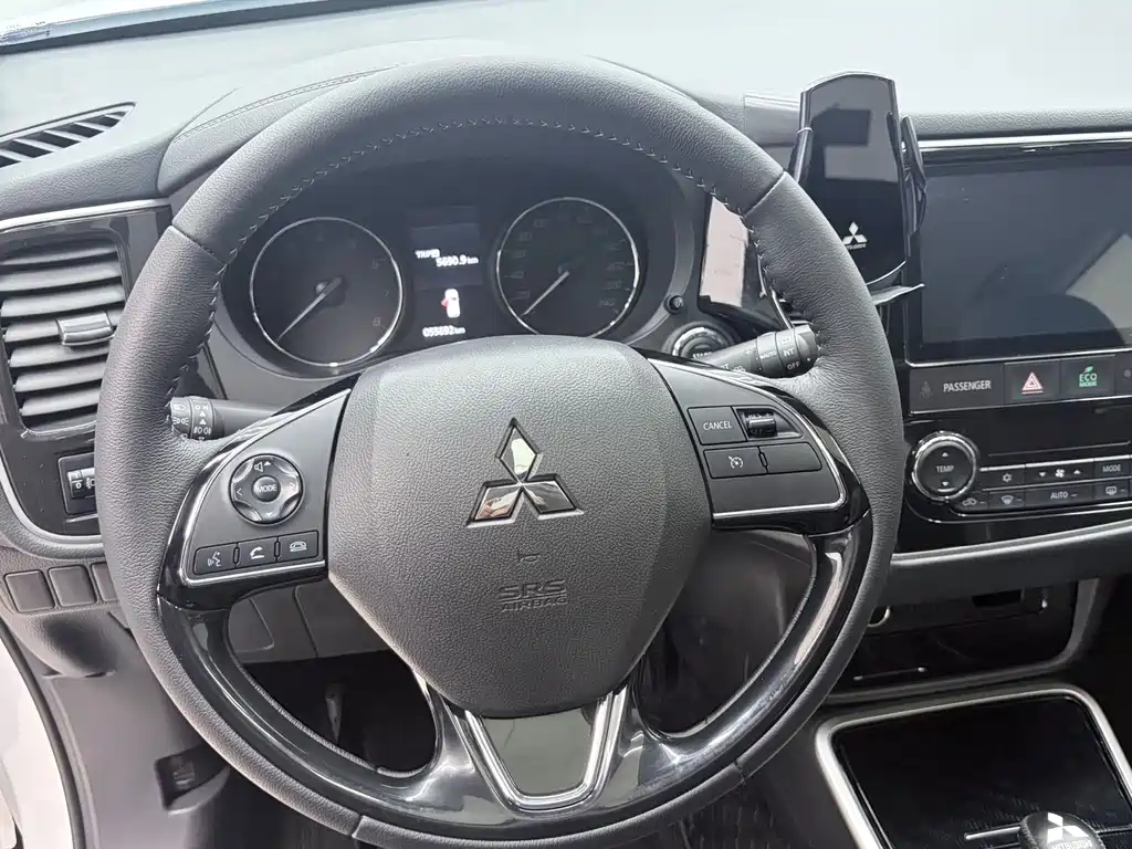 Mitsubishi Outlander — миниатюра 9