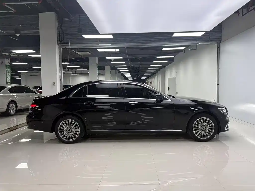 Mercedes-Benz E-Class — миниатюра 32