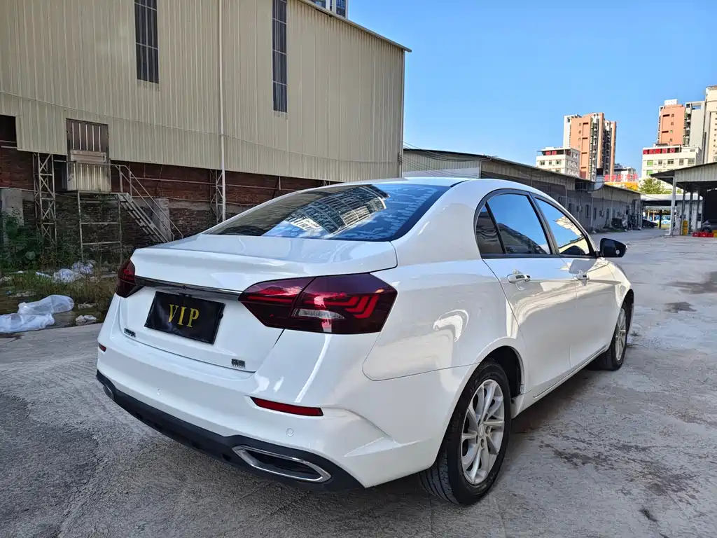 Geely Emgrand — миниатюра 6