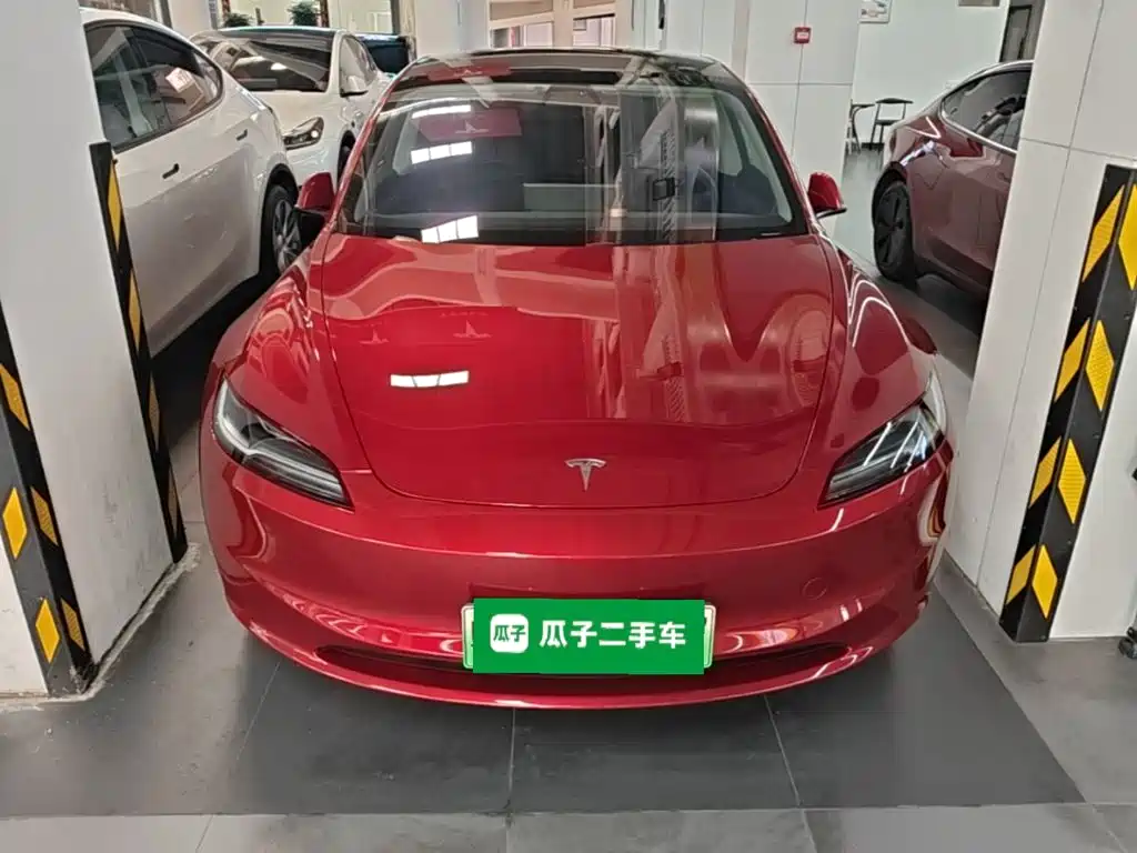 Tesla Model 3 — миниатюра 3