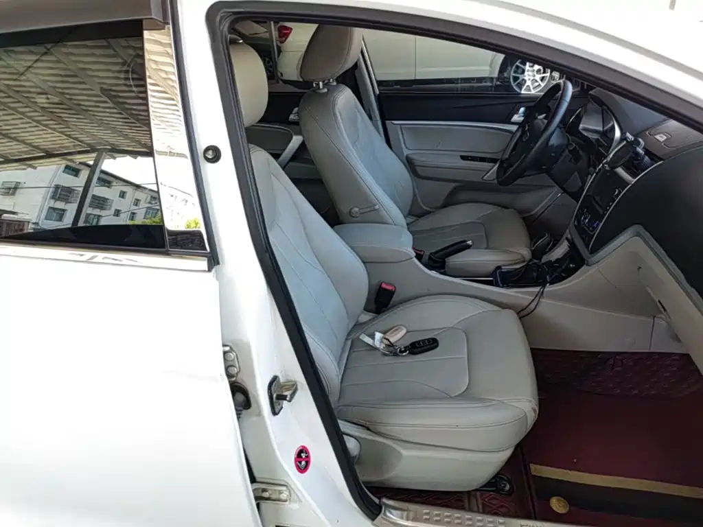 Geely Emgrand — миниатюра 25