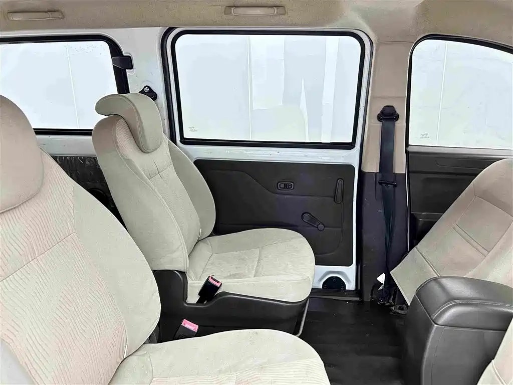 Wuling Rongguang V — миниатюра 8
