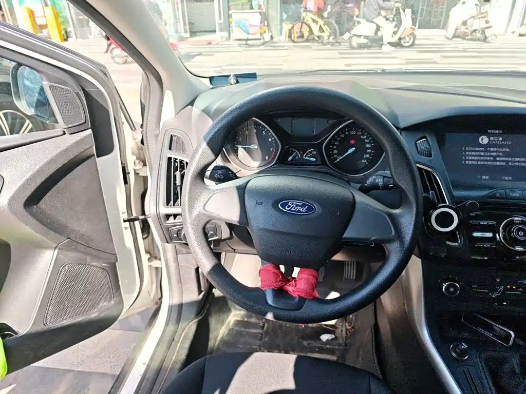 Ford Focus — миниатюра 6