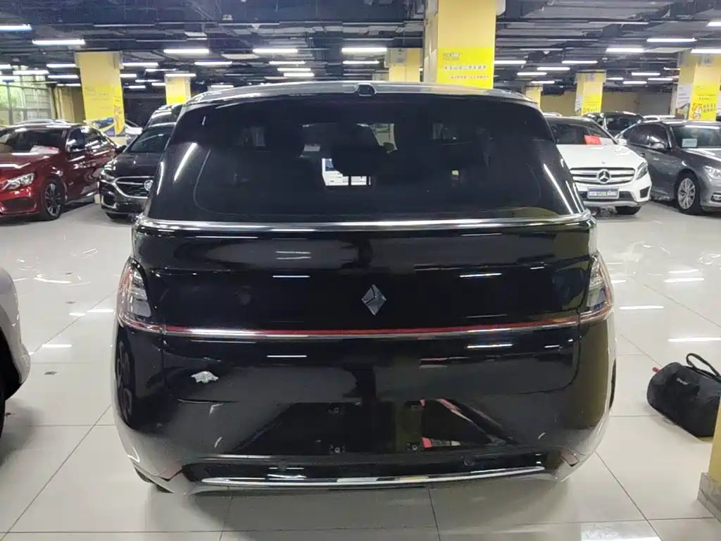 Baojun Yunduo — миниатюра 6