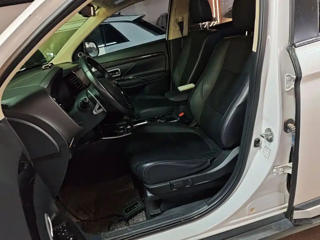 Mitsubishi Outlander — миниатюра 15