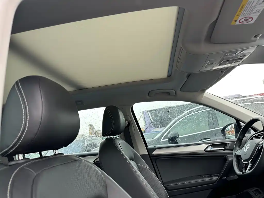 Volkswagen Tiguan L PHEV — миниатюра 16