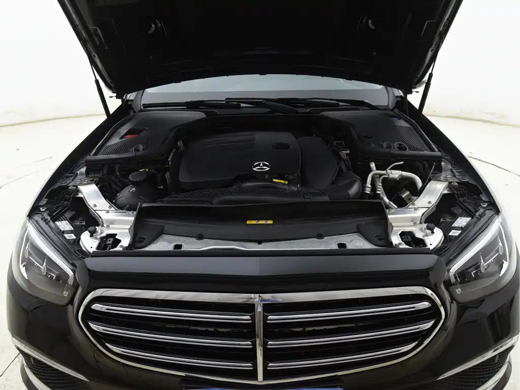 Mercedes-Benz E-Class — миниатюра 16