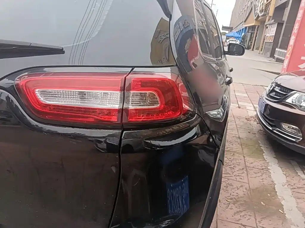 Jeep Cherokee — миниатюра 8