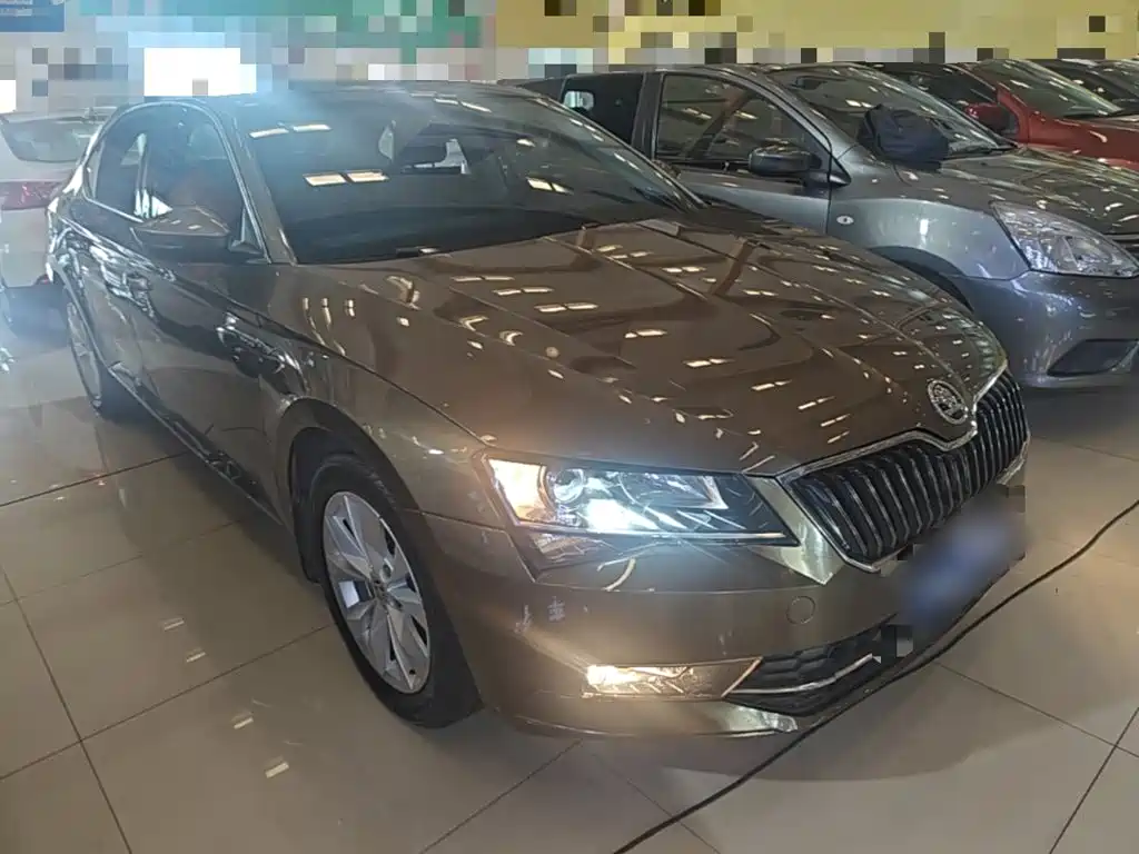 Skoda Superb — миниатюра 4
