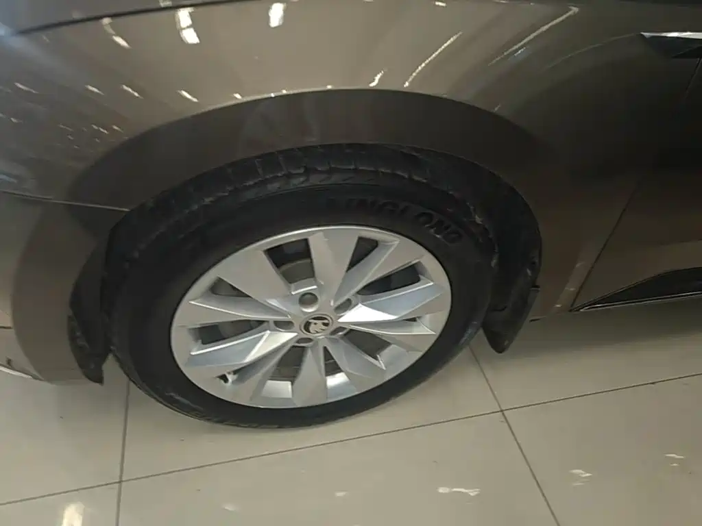 Skoda Superb — миниатюра 23